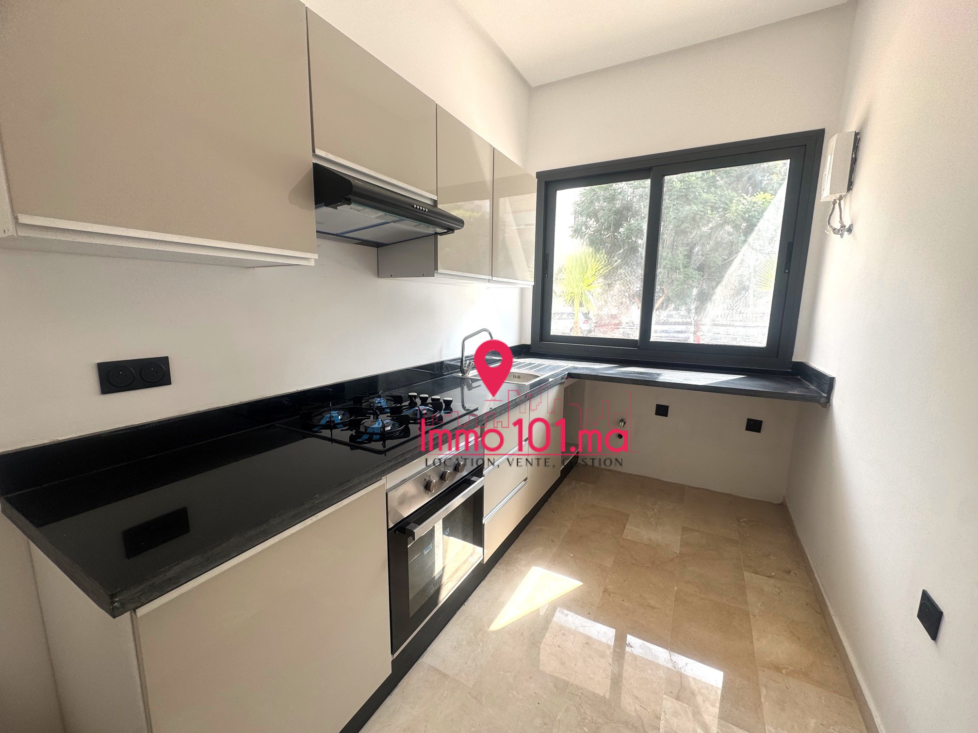 Appartement à vendre à Hay Riad ZLV2280